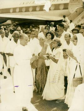 A Gold Chain Encrusted wi...