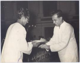 Mr.Asoka Karunaratna Reci...