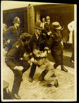 London Police Skirmish Wi...