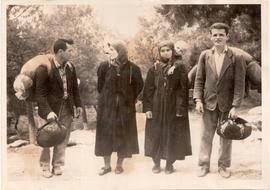 Bulgarians Flee Across Gr...