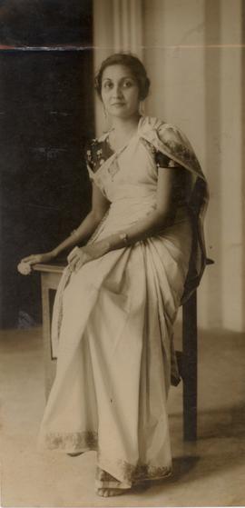 Singer,  Queen Mother 196...