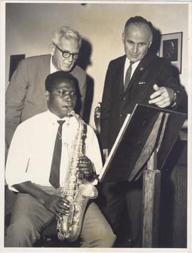 Papuan Policeman Wins Aus...