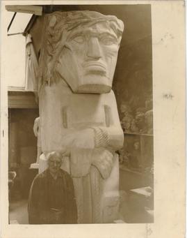 Sculptor Sir Jacob Epstei...