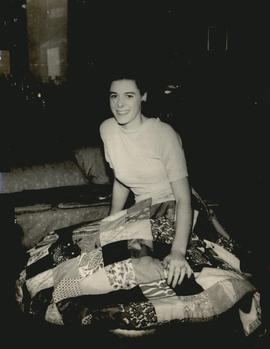 Ann de Montford Relaxes i...