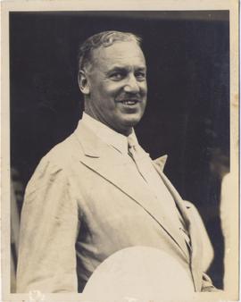 Sir Geoffrey Archar a Hol...