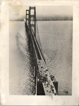 Mackinac Bridge, Linking ...