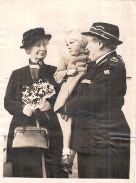 Children Leave London for...