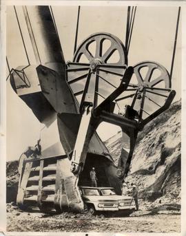 THIS gigantic shovel