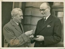 Lord Gitrine Receiving th...