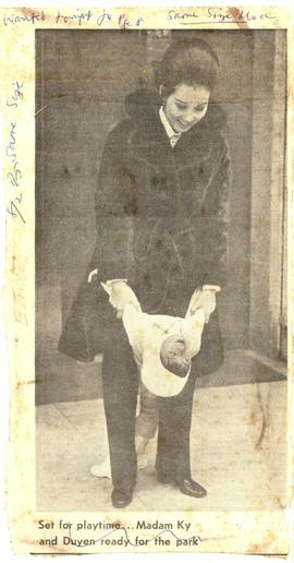 Set for lattime Madame Ky...