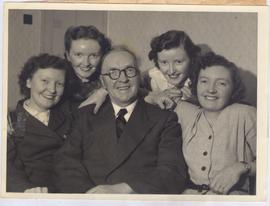 Dad Sets 4 Redheads a Pro...