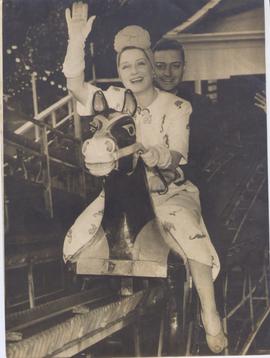 Norma Shearer Sheds Some ...