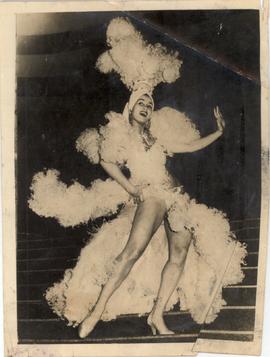 Folies Bergere Stages New...