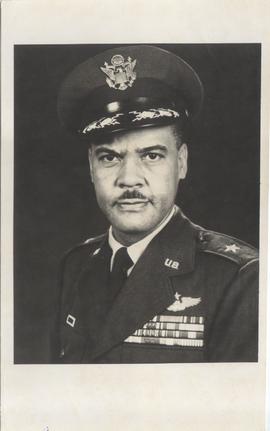 Davis Commands U.S. Aircr...