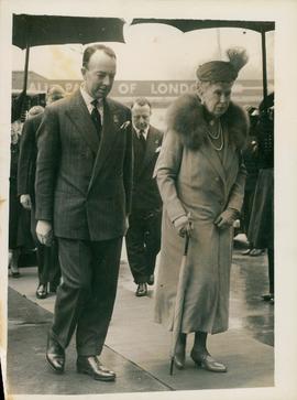 Queen Mother at B.I.F