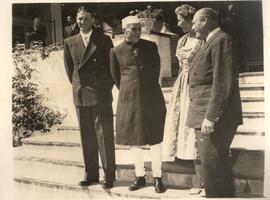 NEHRU LUNCHES WITH NORWEG...