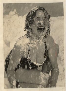 Snow Bath to Keep Warm